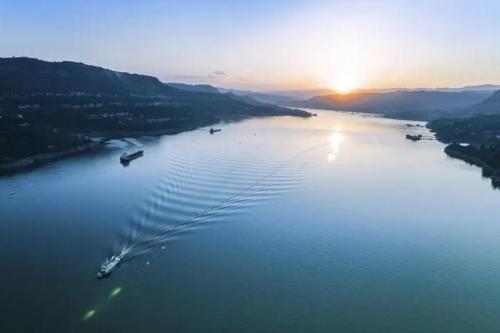 The first bay of Yangtze River in Lijiang, Yunnan Province, since then, Yangtze River has flowed eastward and has become ancestor of Chinese nation.
