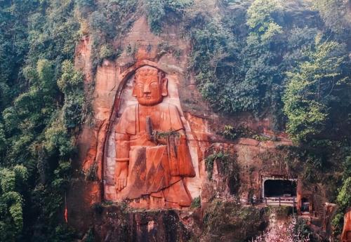 In addition to Leshan Giant Buddha, Sichuan also has world's No. 1 Standing Buddha, whose life experience is still a mystery.
