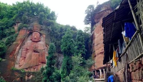 In addition to Leshan Giant Buddha, Sichuan also has world's No. 1 Standing Buddha, whose life experience is still a mystery.
