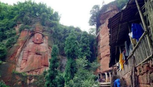 In addition to Leshan Giant Buddha, Sichuan also has world's No. 1 Standing Buddha, whose life experience is still a mystery.

