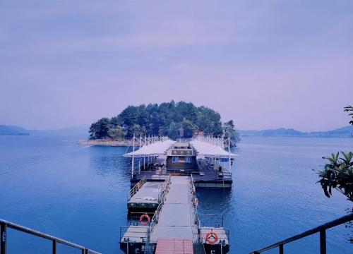 The two most successful reservoir renamings in China, one in Anhui and one in Zhejiang, have beautiful scenery.