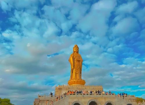 The four famous mountains of Chinese Buddhism, keeping four Bodhisattvas, the surrounding scenery is picturesque and beautiful.