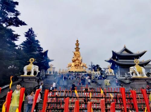 The four famous mountains of Chinese Buddhism, keeping four Bodhisattvas, the surrounding scenery is picturesque and beautiful.