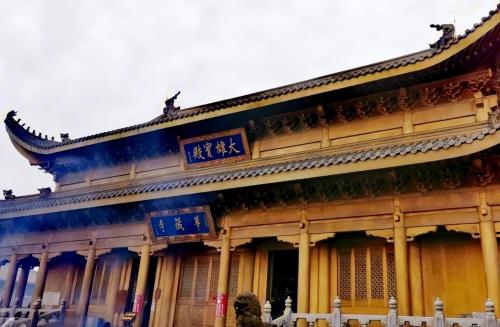 The four famous mountains of Chinese Buddhism, keeping four Bodhisattvas, the surrounding scenery is picturesque and beautiful.