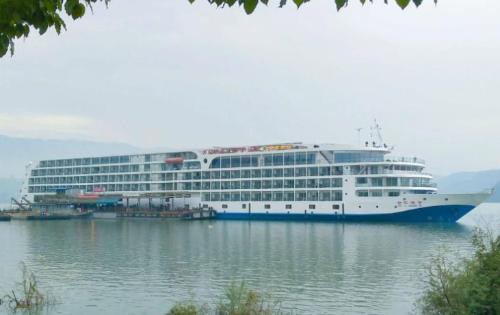 Century Legend cruise, 11 days and 10 nights from Nanjing to Chongqing, itinerary and quote, scenery is beautiful along way
