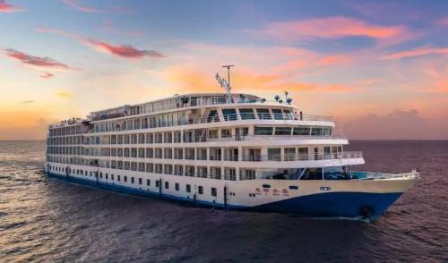 Century Legend cruise, 11 days and 10 nights from Nanjing to Chongqing, itinerary and quote, scenery is beautiful along way