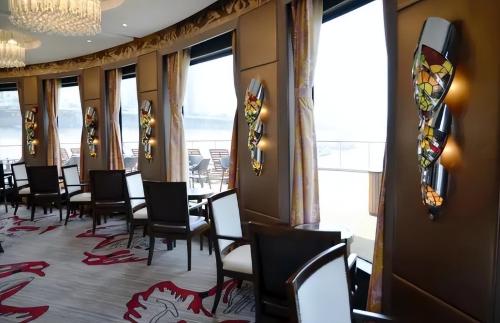 Century Legend cruise, 11 days and 10 nights from Nanjing to Chongqing, itinerary and quote, scenery is beautiful along way