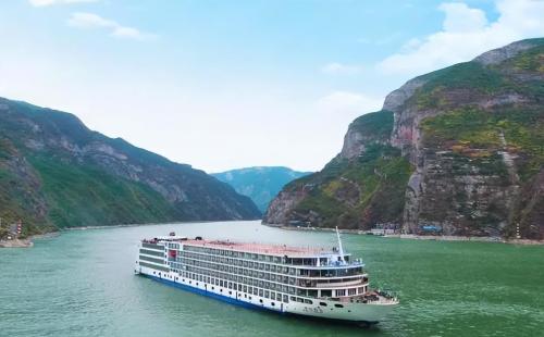Century Legend cruise, 11 days and 10 nights from Nanjing to Chongqing, itinerary and quote, scenery is beautiful along way