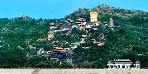 Century Legend cruise, 15 days and 14 nights from Shanghai to Chongqing Sheshui, scenery is beautiful along way