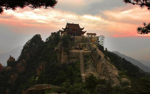 Century Legend cruise, 15 days and 14 nights from Shanghai to Chongqing Sheshui, scenery is beautiful along way