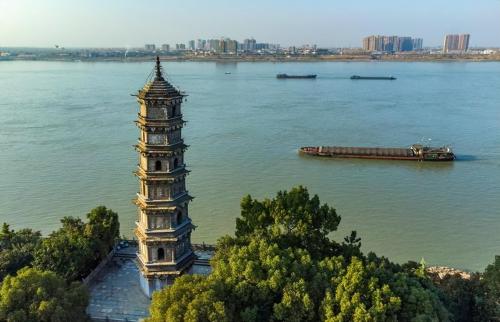 Century Legend cruise, 15 days and 14 nights from Shanghai to Chongqing Sheshui, scenery is beautiful along way
