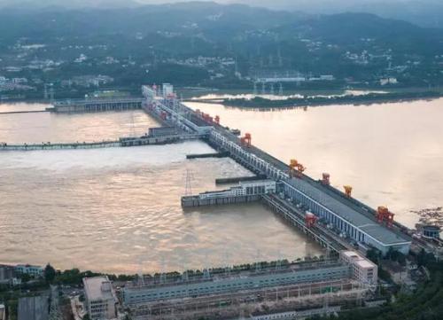 Century Legend cruise, 15 days and 14 nights from Shanghai to Chongqing Sheshui, scenery is beautiful along way
