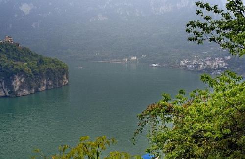 Century Legend cruise, 15 days and 14 nights from Shanghai to Chongqing Sheshui, scenery is beautiful along way