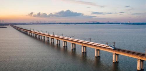 It took three years to build world's longest high-speed rail bridge with a total investment of 30 billion yuan, and scenery is beautiful along the way.
