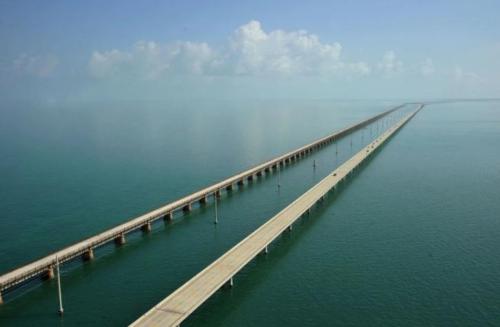 It took three years to build world's longest high-speed rail bridge with a total investment of 30 billion yuan, and scenery is beautiful along the way.
