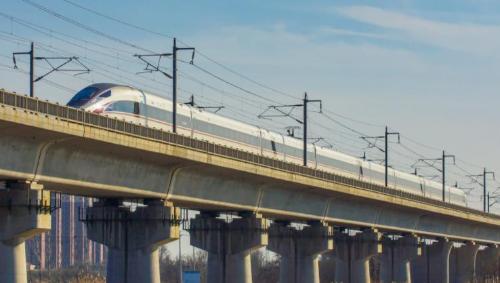 It took three years to build world's longest high-speed rail bridge with a total investment of 30 billion yuan, and scenery is beautiful along the way.
