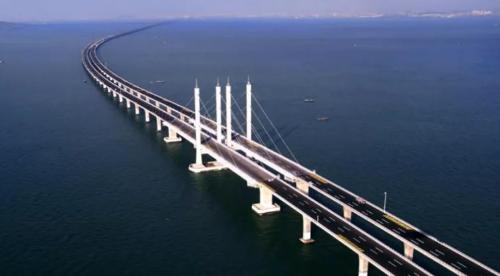 It took three years to build world's longest high-speed rail bridge with a total investment of 30 billion yuan, and scenery is beautiful along the way.
