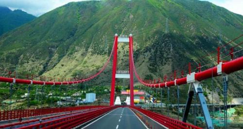 Yakang Expressway, tunnel and bridge, beautiful scenery at 318 Tibet Road, very beautiful