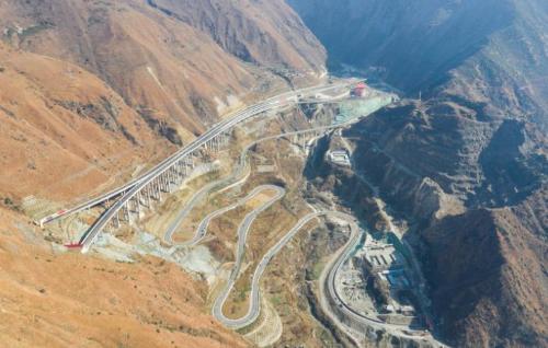 Yakang Expressway, tunnel and bridge, beautiful scenery at 318 Tibet Road, very beautiful