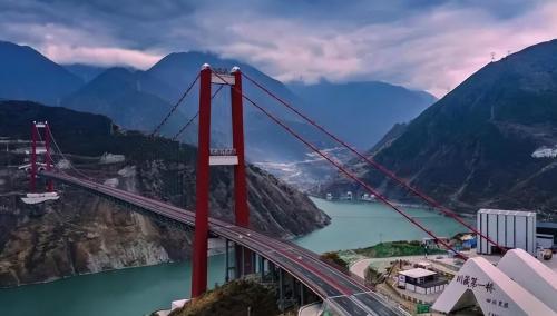 Yakang Expressway, tunnel and bridge, beautiful scenery at 318 Tibet Road, very beautiful