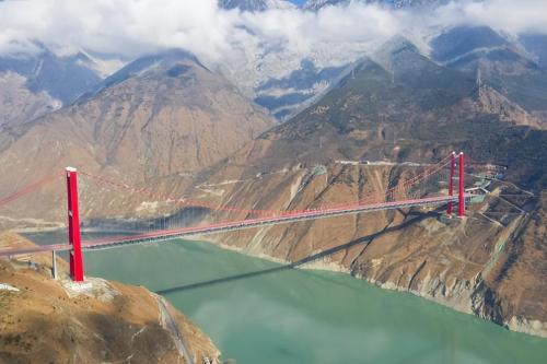 Yakang Expressway, tunnel and bridge, beautiful scenery at 318 Tibet Road, very beautiful