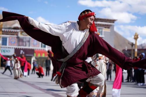 Tibetan girls don't want to marry Han Chinese? Why do few Tibetan girls marry Han boys?