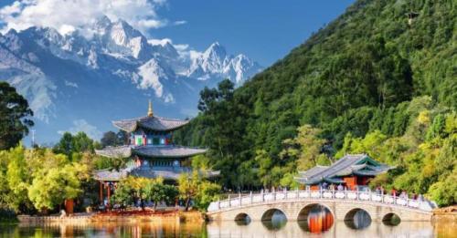 The cost is 3 billion! The world's first panoramic sightseeing train is finally here! Panoramic windows, landscape is so beautiful