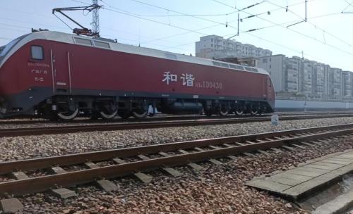 There is a train in Guangdong province that goes straight to northeast, there are only 14 stops along way, scenery is very beautiful along way.
