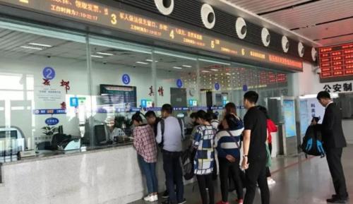 A high-speed rail ticket without a seat is not a permanent ticket! Those who bought a ticket without a seat do not stand honestly all time