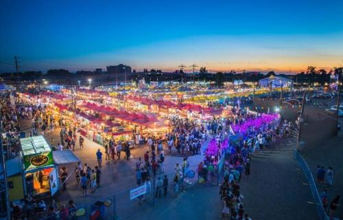 In this city in Canada, because there are too many Chinese there, it seems that China is everywhere, and white people have become a minority.
