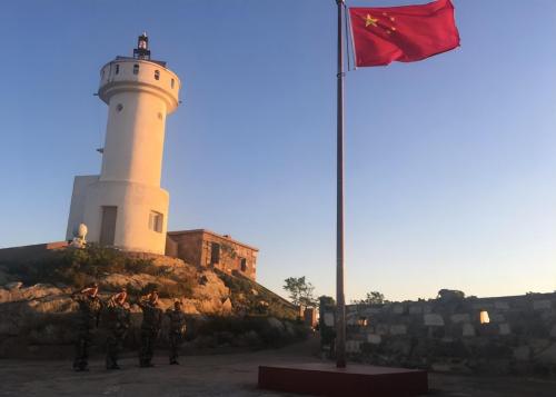 A married couple from Jiangsu, who had been on an isolated island in Yellow Sea for 32 years without electricity or fresh water, worked tirelessly to turn uninhabited island into a green space.
