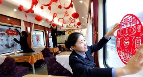 There is a train in Fujian province that goes directly to Chengdu, there are only 11 stops along way, scenery is very beautiful along way.
