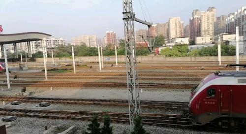There is a train in Fujian province that goes directly to Chengdu, there are only 11 stops along way, scenery is very beautiful along way.
