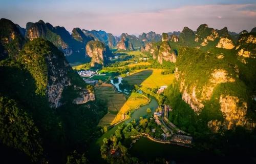 The way out is Vietnam! This border town of "Chinese-Vietnamese mixed blood" is a new resort for living and retiring.