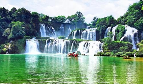 The way out is Vietnam! This border town of "Chinese-Vietnamese mixed blood" is a new resort for living and retiring.