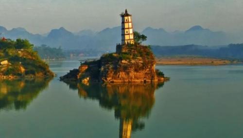 The way out is Vietnam! This border town of "Chinese-Vietnamese mixed blood" is a new resort for living and retiring.