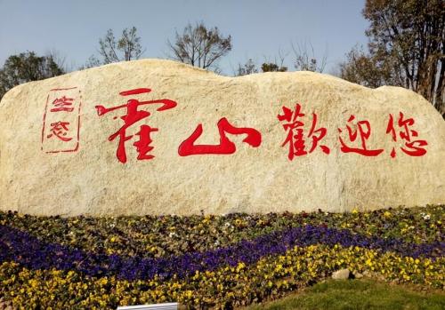 There is a scenic spot in Guangdong province known as emerald in the south of Xinjiang in China, whose scenery is beautiful and breathtaking.