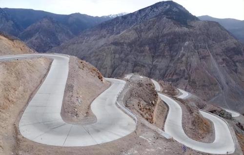 There is a cache of polyandry in Dongba Village, Zuogong County, Tibet, which is suitable for farming and animal husbandry.