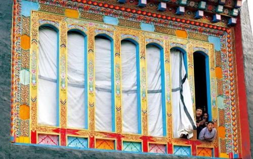 There is a cache of polyandry in Dongba Village, Zuogong County, Tibet, which is suitable for farming and animal husbandry.