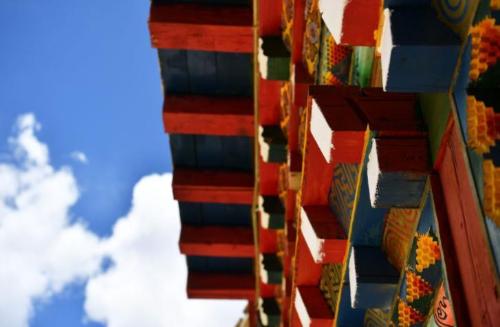 There is a cache of polyandry in Dongba Village, Zuogong County, Tibet, which is suitable for farming and animal husbandry.