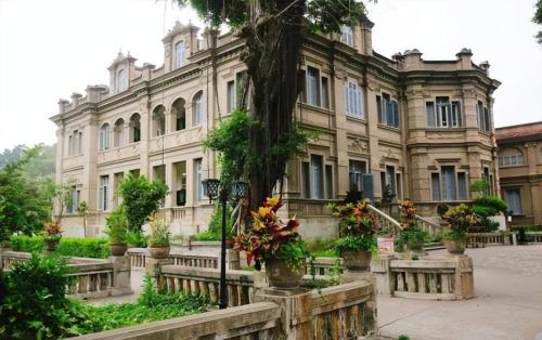 China's number one villa on Gulangyu Island was once richer than Ma Yun, but before he got rich, he worked as a hairdresser.