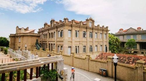 China's number one villa on Gulangyu Island was once richer than Ma Yun, but before he got rich, he worked as a hairdresser.
