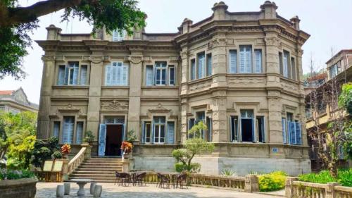 China's number one villa on Gulangyu Island was once richer than Ma Yun, but before he got rich, he worked as a hairdresser.