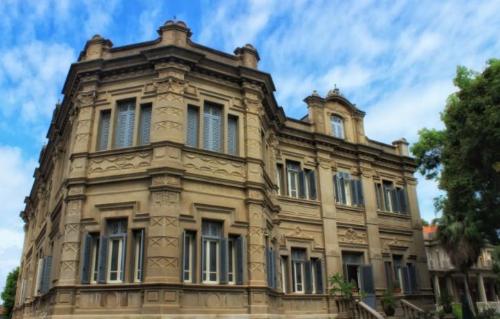 China's number one villa on Gulangyu Island was once richer than Ma Yun, but before he got rich, he worked as a hairdresser.