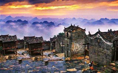 The coolest village in Guangdong, all houses of villagers are built on slopes above 45 degrees, and environment for chopping wood and cooking is wonderful.