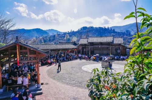 The coolest village in Guangdong, all houses of villagers are built on slopes above 45 degrees, and environment for chopping wood and cooking is wonderful.