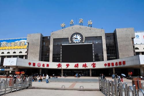 The province with largest number of railway stations in country is 4 times larger than Jiangsu Province, where Japanese and Russians are inseparable.
