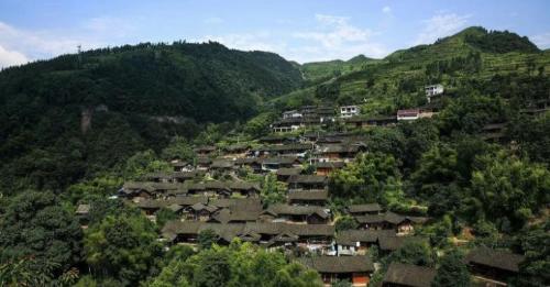 Through Guangdong and Guangxi, 300-year-old house became a natural frontier.