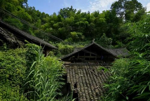 Through Guangdong and Guangxi, 300-year-old house became a natural frontier.