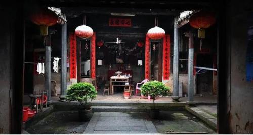 Through Guangdong and Guangxi, 300-year-old house became a natural frontier.